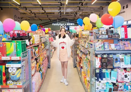 瞄準600億商機！全家攜手東森開全台唯一寵物店＋便利店