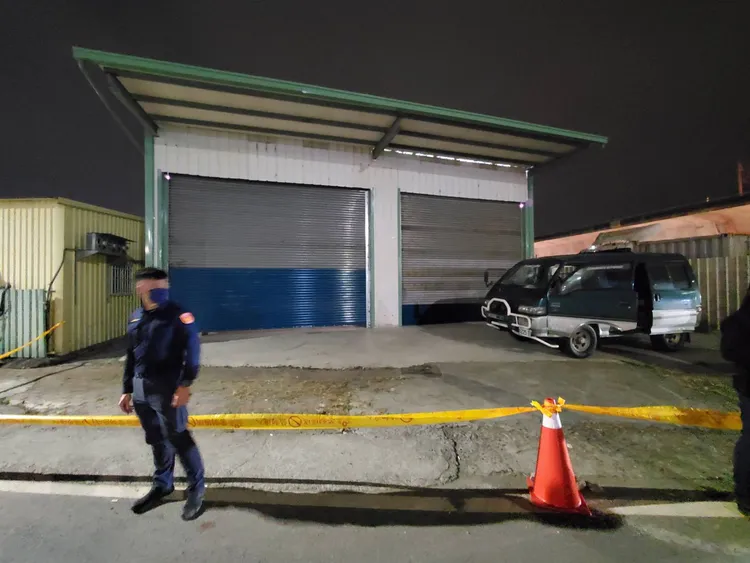 發生槍殺案的鐵皮工廠。王勇超攝