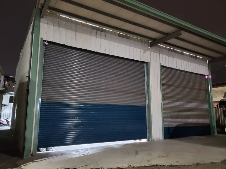 槍擊案現場為一處鐵皮屋。王勇超攝