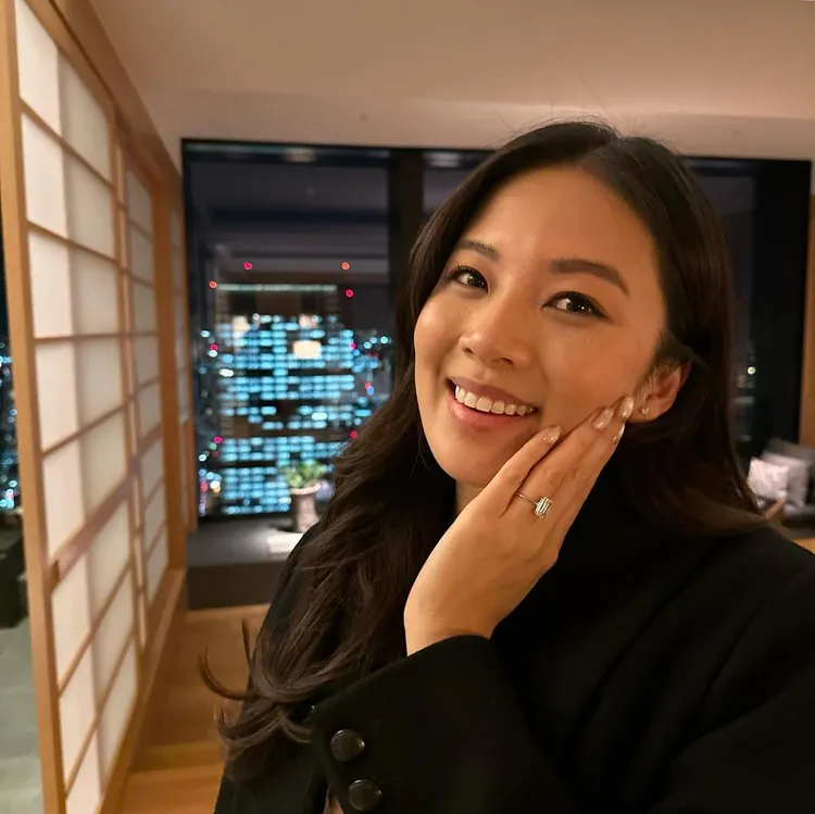 葛曉潔秀出大鑽戒。翻攝楊維榕IG