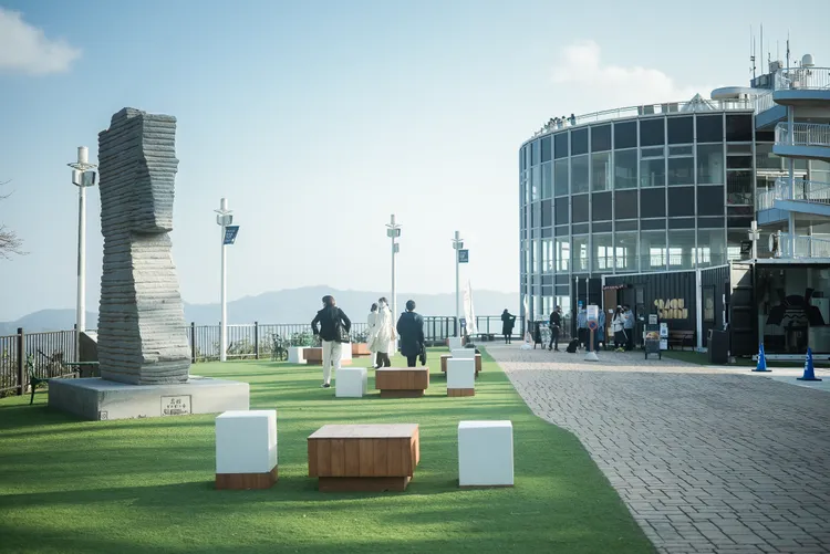 稻佐山山頂區域「INASA TOP SQUARE」於2021年7月翻修後重新開幕。長崎縣觀光連盟提供