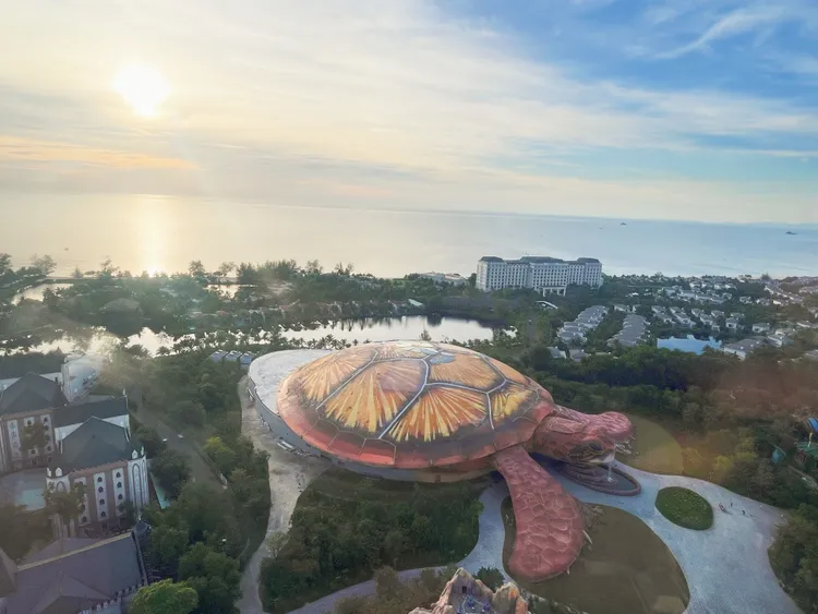 以海龜為造型的水族館是富國島地標之一。黃盈甄攝