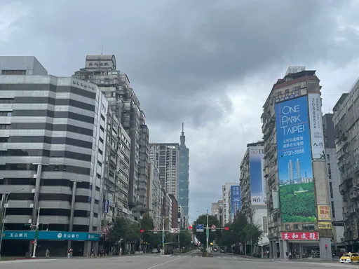 10年收入多才1成、房價已漲5成 全年不吃喝也買不到2坪