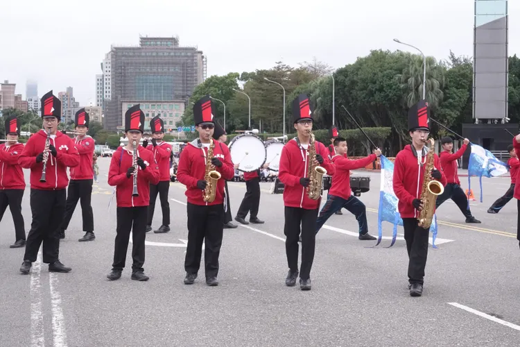 建中樂旗隊彩排。鄭毓齡攝