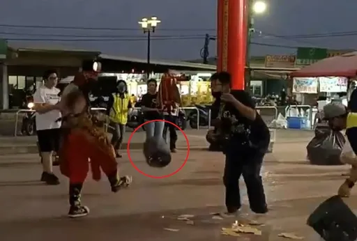 太玄宮乩身踢飛祖廟金爐! 網:當世足賽?有哪位神明會這樣?