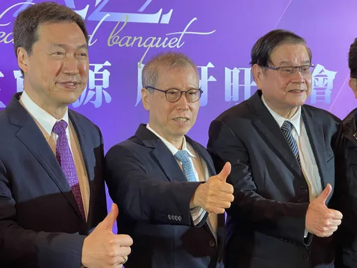 聯合再生轉虧為盈 董座洪傳獻尾牙上宣布加發半個月獎金