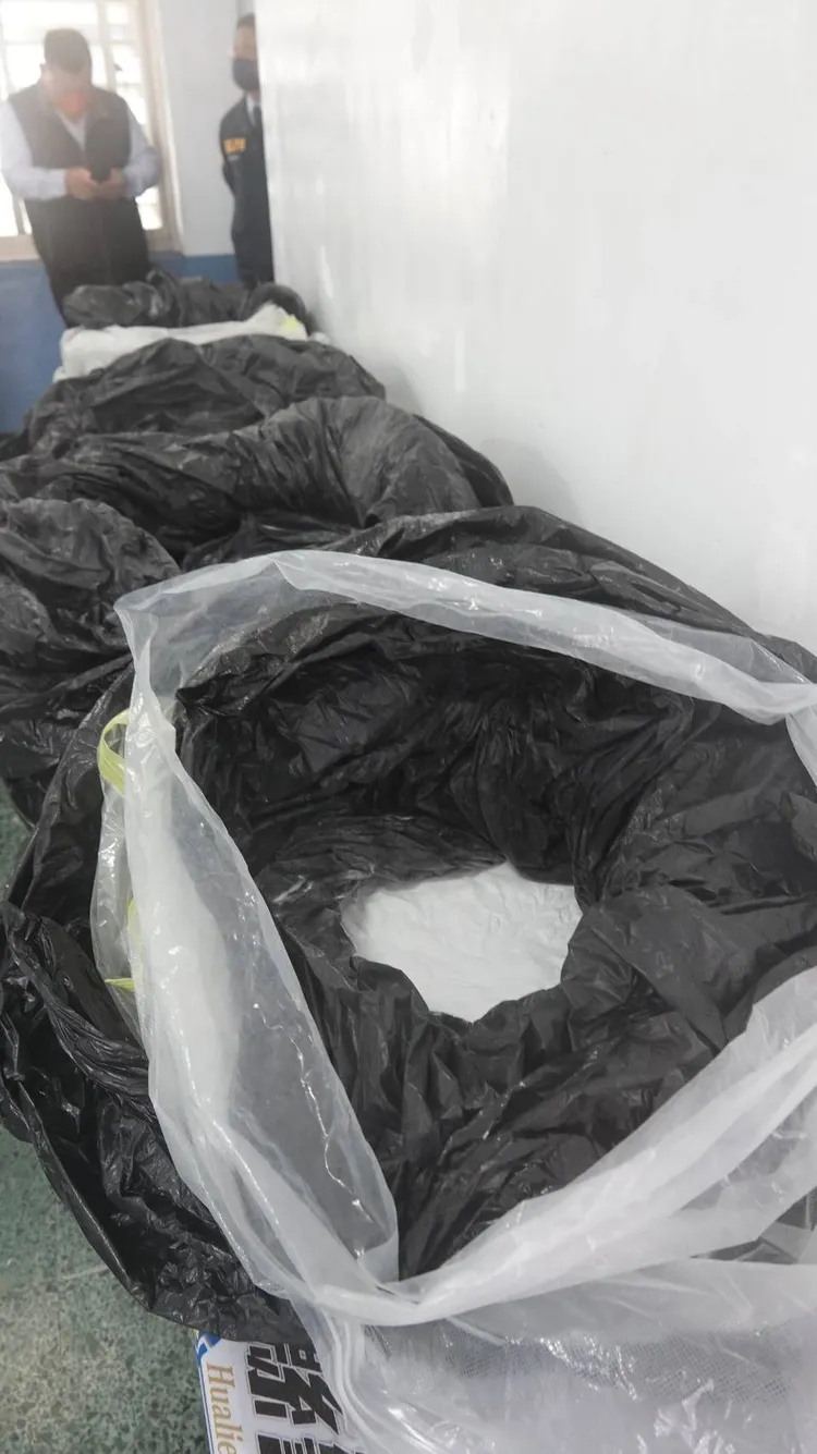 警方破獲製毒工廠查扣99.42公斤製毒原料。王文傑攝