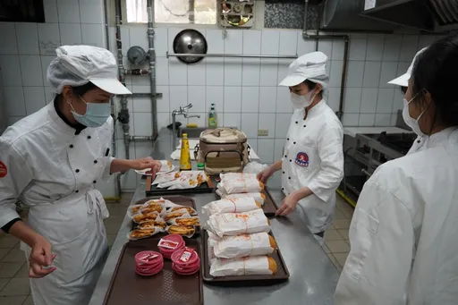 國際美食日中華大學登場 自己動手做中學!外籍生下廚解鄉愁