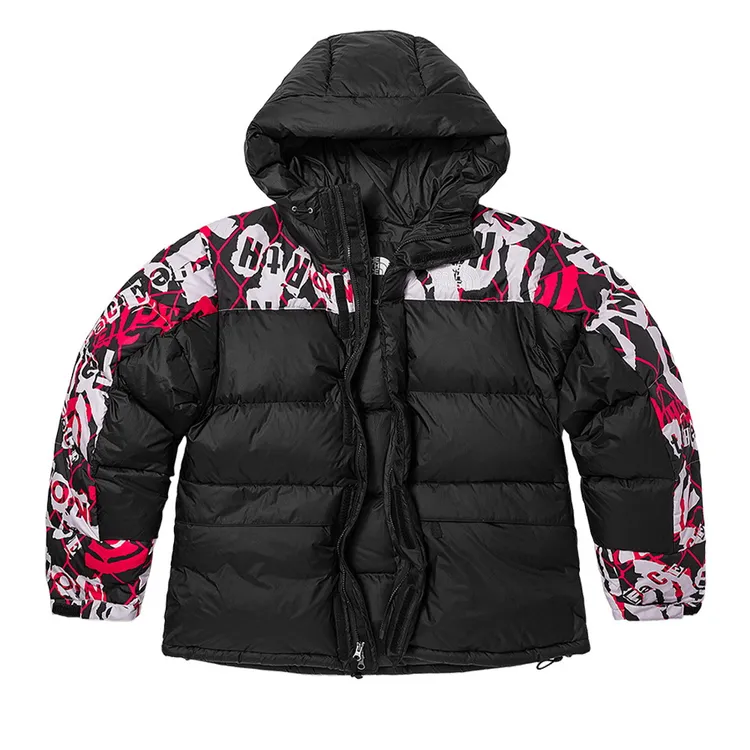 防潑水羽絨外套，1萬8380元。品牌提供