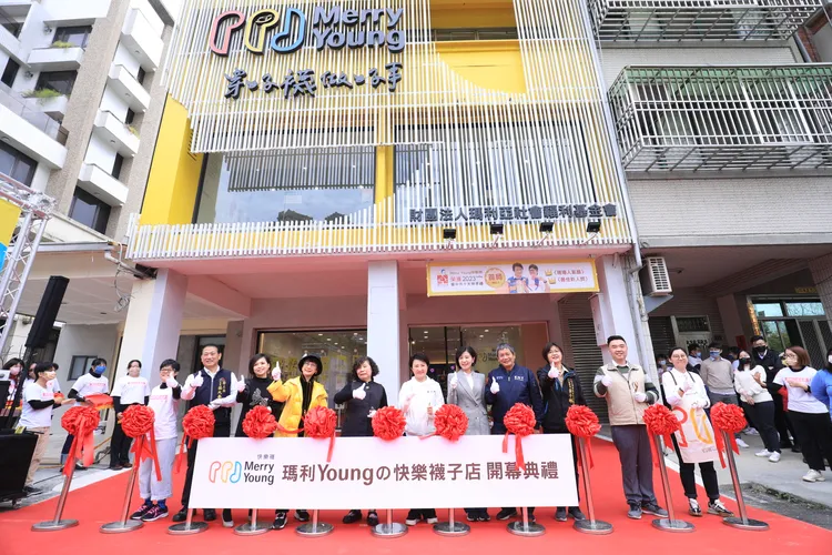 盧秀燕今天出席瑪利亞社福基金會快樂襪實體店面開幕。曾雪蒨攝