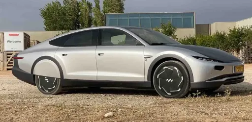 全球首款太陽能汽車投產了　售價逾800萬！已接150張訂單