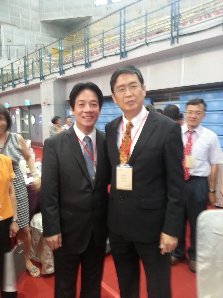 2013年我們畢業30周年同學會，馬西屏與當時台南市長賴清德同桌且合影。翻攝馬西屏臉書