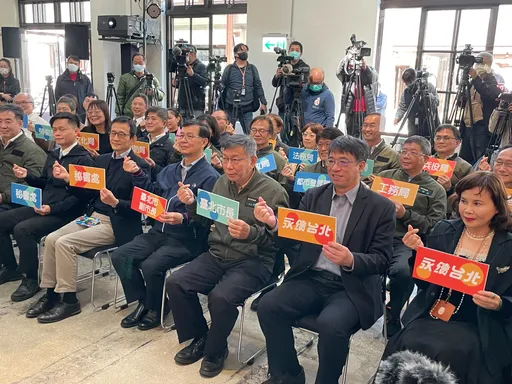 討好年輕人又不增加國防經費　柯文哲批民進黨執政「務虛」