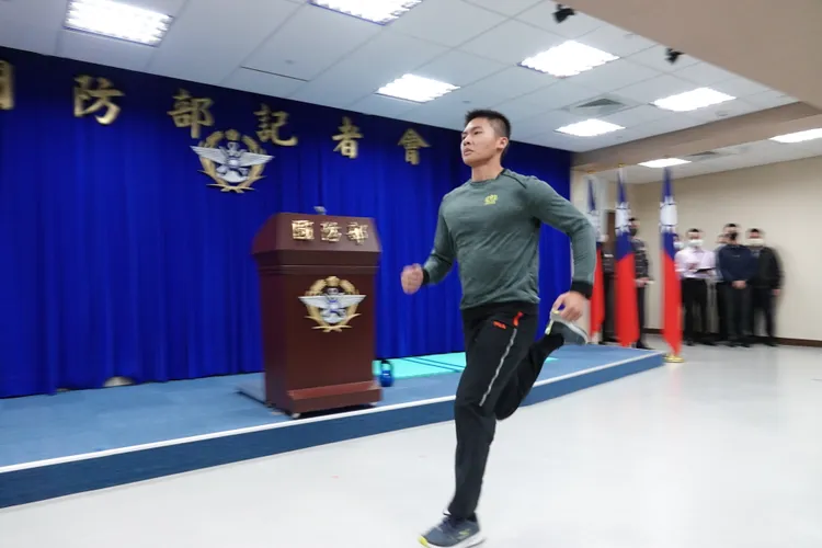 國軍自明年起所有官兵包含軍事訓練役，都增加6項鑑測項目。陳德興攝