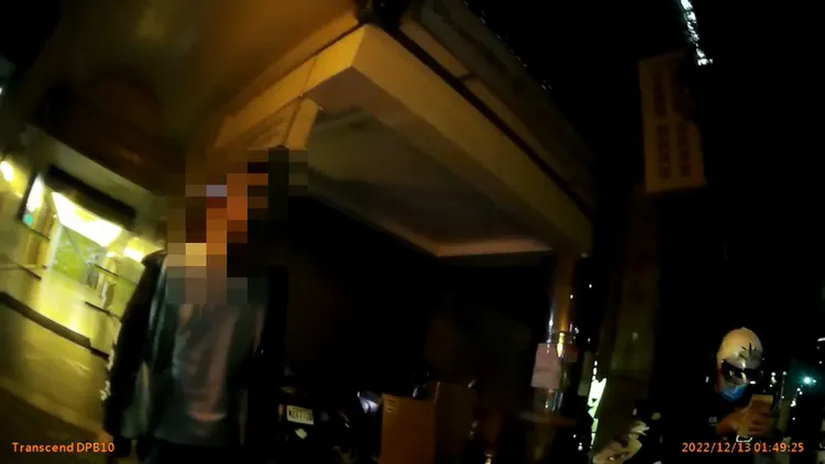 黃男辯稱不小心揮到，傷及陳男。讀者提供
