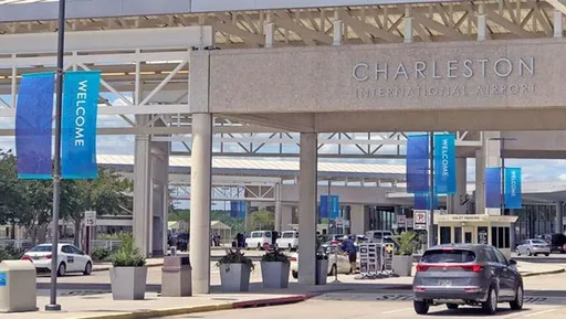 丈夫手機藏不雅照被抓包 遭妻狂踹引來航警卻不敢吭聲