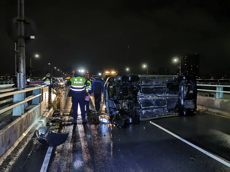 事故發生暫時封閉車道。陸運鋒攝