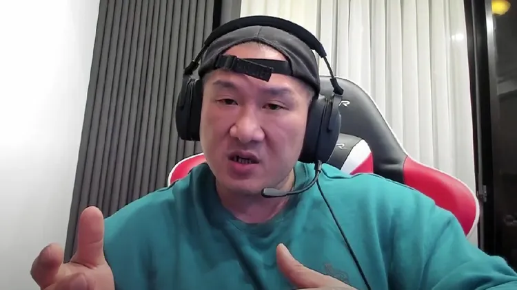 館長昨晚開直播表示不與Toyz簽約了。翻攝自館長惡名昭彰YouTube