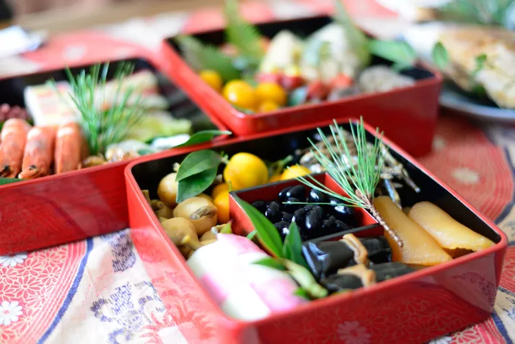 「101煙火直擊」住房專案除了能近距離觀賞煙火秀外，還能品嘗到充滿祈福意含的日式年節料理，開啟嶄新的2023年。晶華酒店提供