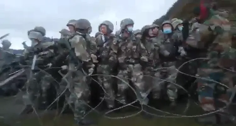 一段發生在去年的衝突影片近日曝光。翻攝推特@SalihHudayar