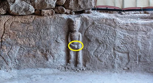 萬年石雕考倒學者!上古神獸左右進逼 他卻手握GG「自得其樂」