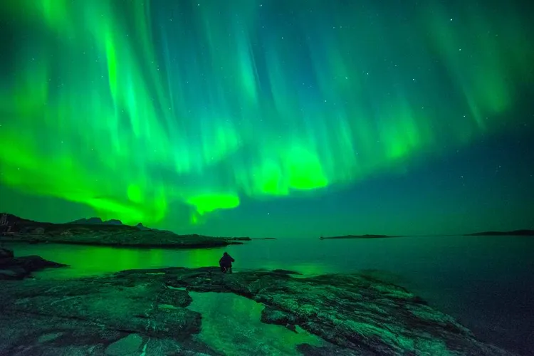 世邦旅遊春節特別安排限定1/22出發的冰島極光行程，安排搭乘遊船一同追尋幸福極光。業者提供