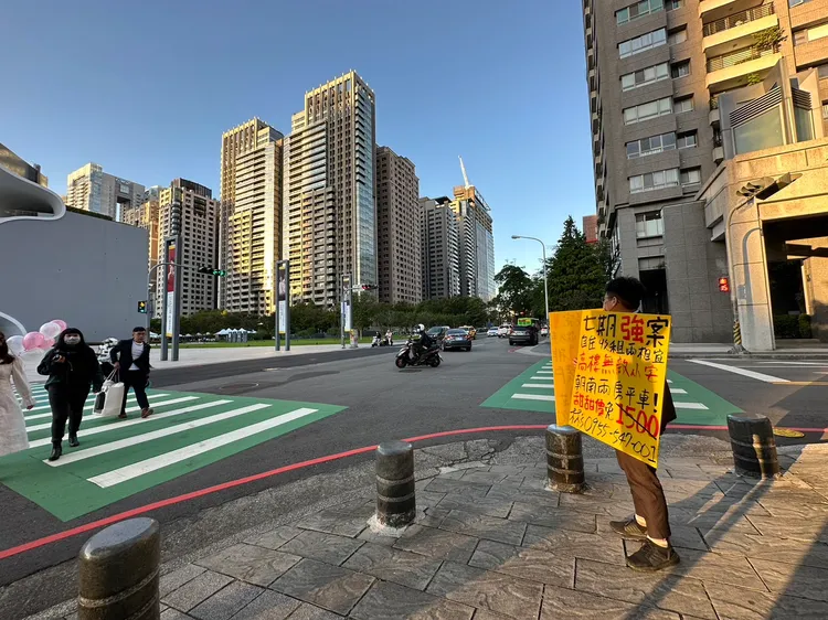 房仲坦言，有時能成功吸引豪宅客注意。王鈞生攝