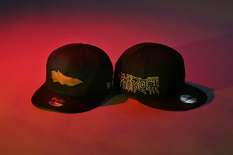 9Fifty（右）與9Fifty特級咒物兩面宿儺手指聯名帽，各1680元。品牌提供