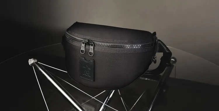 Luxy系列復古簡約腰包，3500元。品牌提供