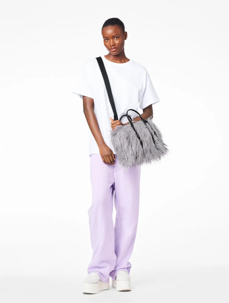 星河銀毛怪版Tote Bag托特包，2萬900元。品牌提供