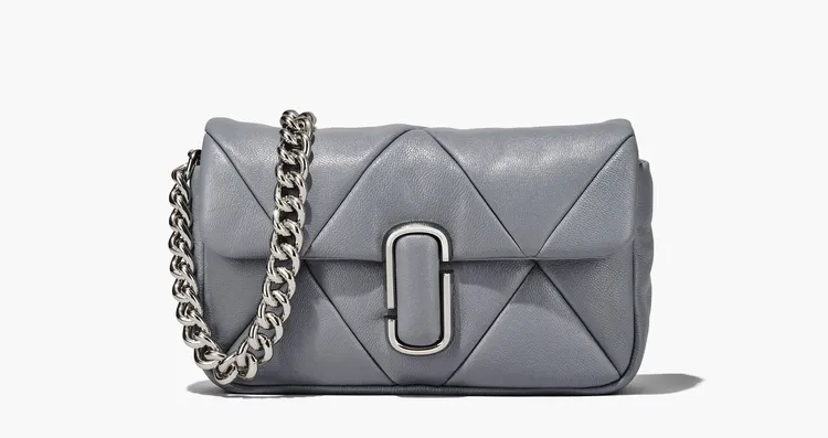 大象灰色The J Marc鑽石泡芙肩背包，2萬900元。品牌提供