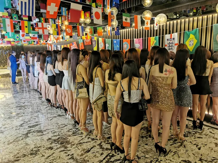 酒店妹受檢。陸運鋒攝