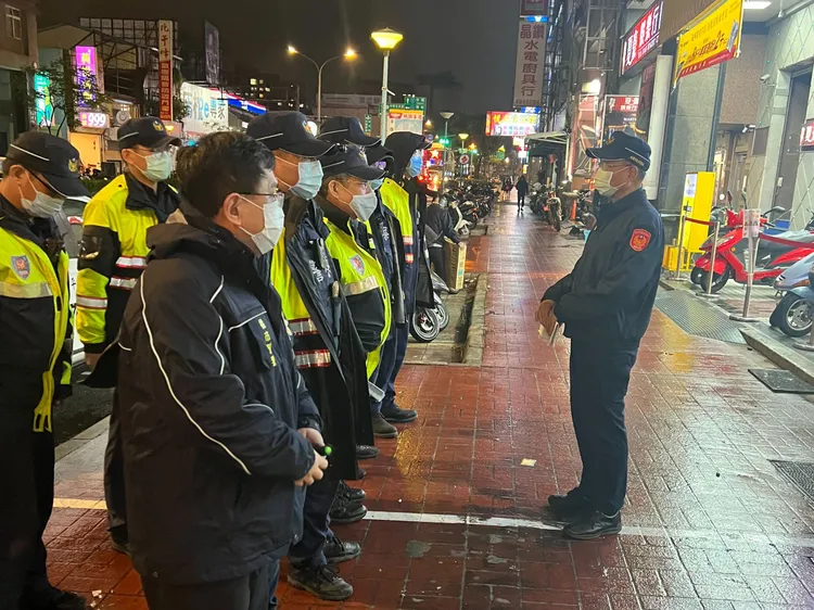 平鎮警擴大臨檢。平鎮警分局提供