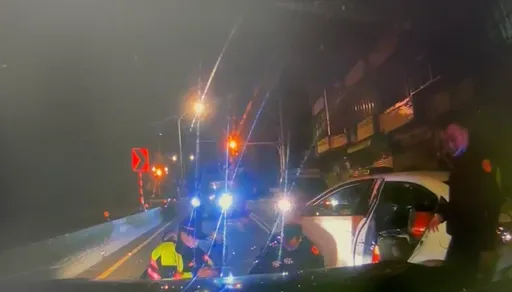 桃園威力掃蕩擴大臨檢　龍潭警飛車逮捕通緝犯