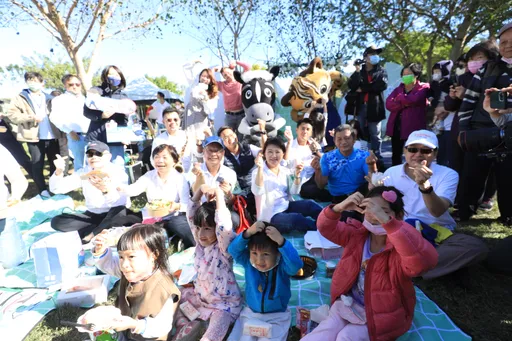 好歡樂! 盧秀燕辦首屆《市民野餐日》不忘行銷台中三明治與甜柿