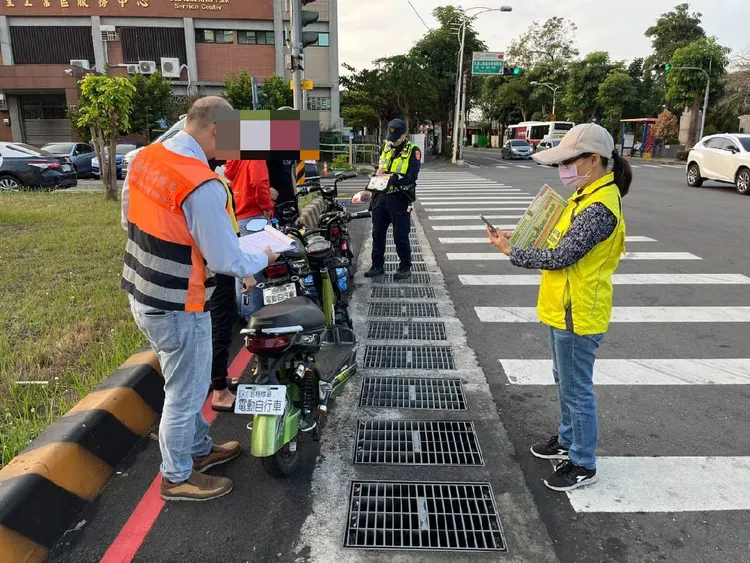 昨天警方宣導重點區域在台中、潭子、大里三處工業區。台中市交通大隊提供
