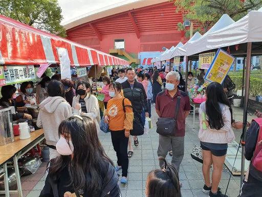北台南家扶岁末创意市集感恩回馈 2千名亲子沉浸温馨午后