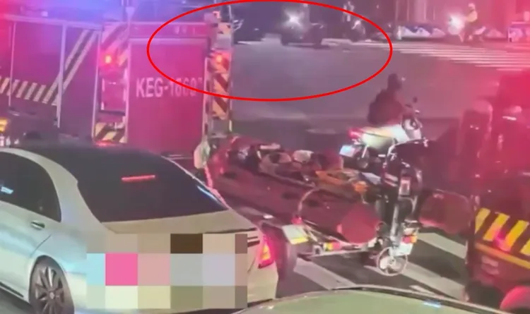 當時機車是綠燈直行。翻攝畫面