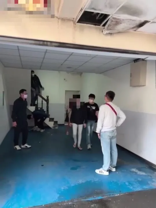 警方前往蘆洲一間汽車旅館逮捕4名嫌犯。蘆洲警分局提供