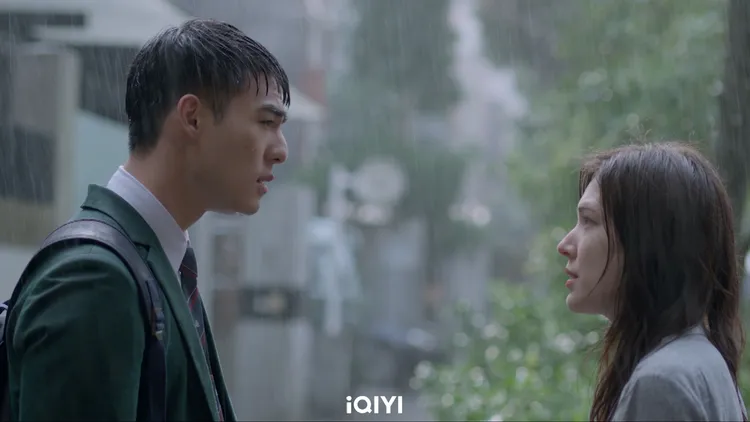 陳昊森（左）雨中告白許瑋甯。愛奇藝國際站提供
