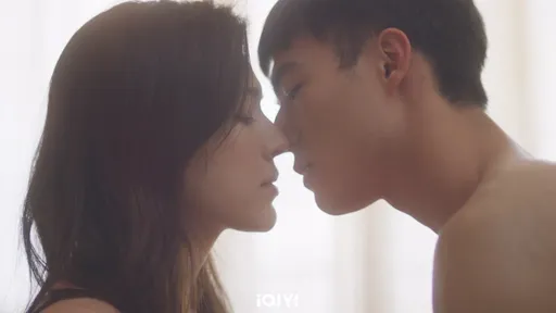 根本8點檔!許瑋甯激吻陳昊森上樓滾床 竟爆出親姊弟身世疑雲