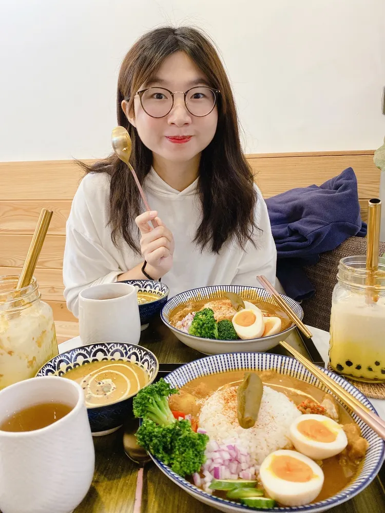 外表甜美的女警何雅筑，因為愛吃美食，有著圓圓的臉龐非常可愛。警方提供