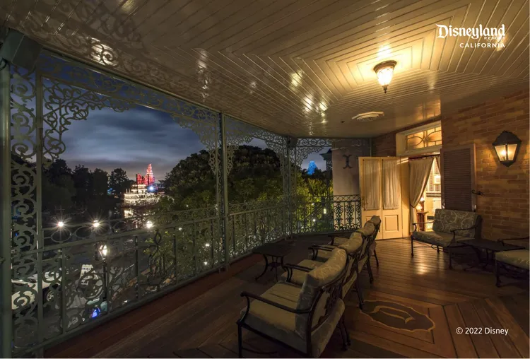 晚宴結束後再到全樂園最佳煙火觀賞地點「21 Royal」露臺欣賞精彩表演。雄獅旅遊提供