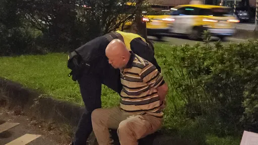 板橋家暴男開走妻子轎車 衝撞警車遭北市警開3槍攔下就逮