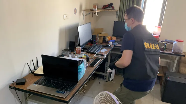 警方查扣的證物。翻攝畫面