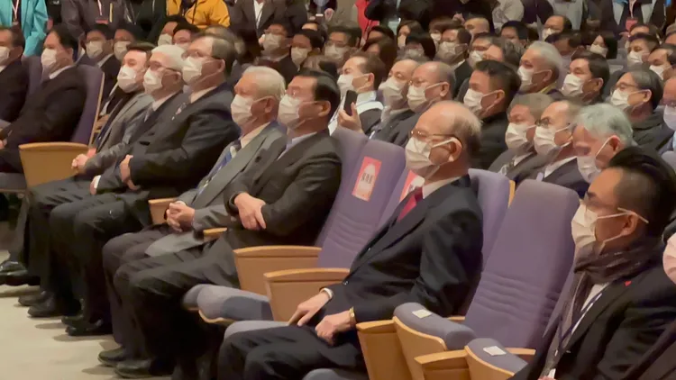 前台北縣長林豐正(右一)到場觀禮。曾佳俊攝