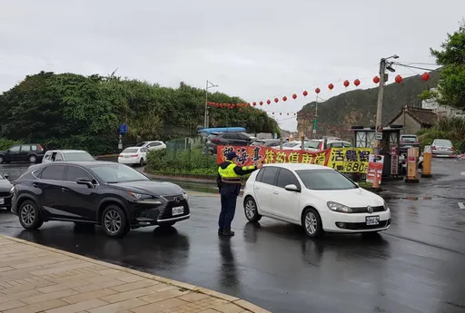 元旦連假北海岸將湧觀光人潮 金山警加強交通疏導