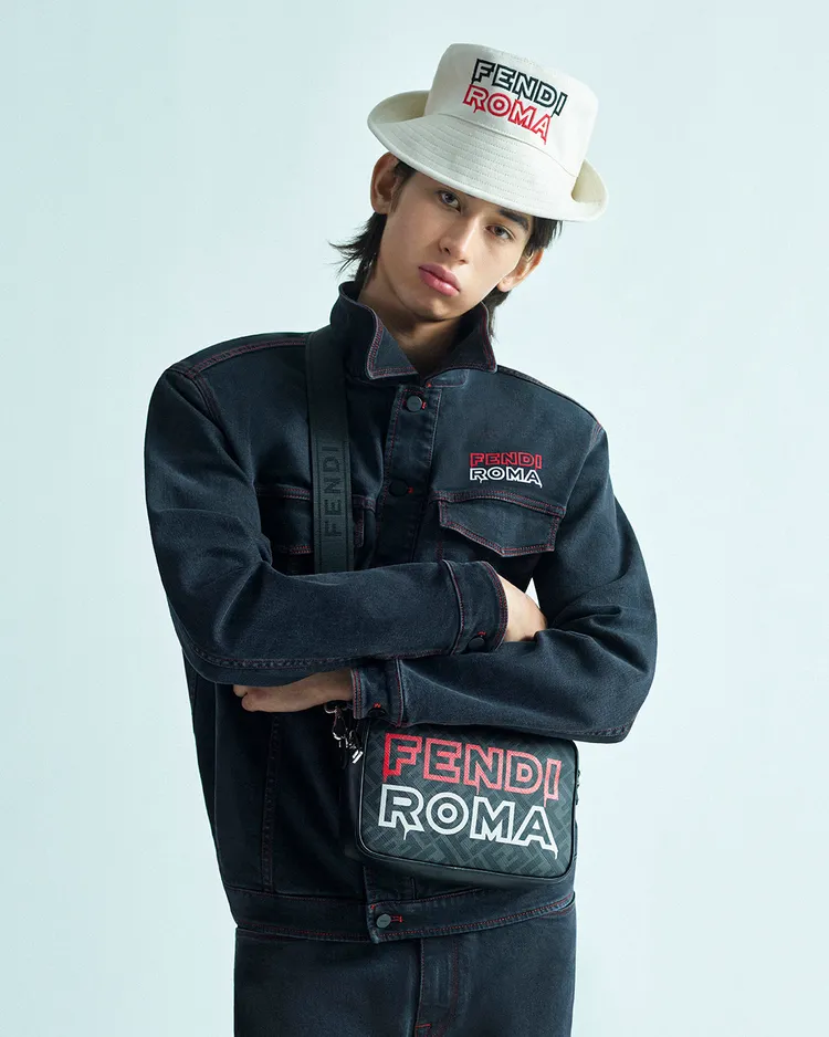 新年限定系列相機包，3萬9800元。品牌提供