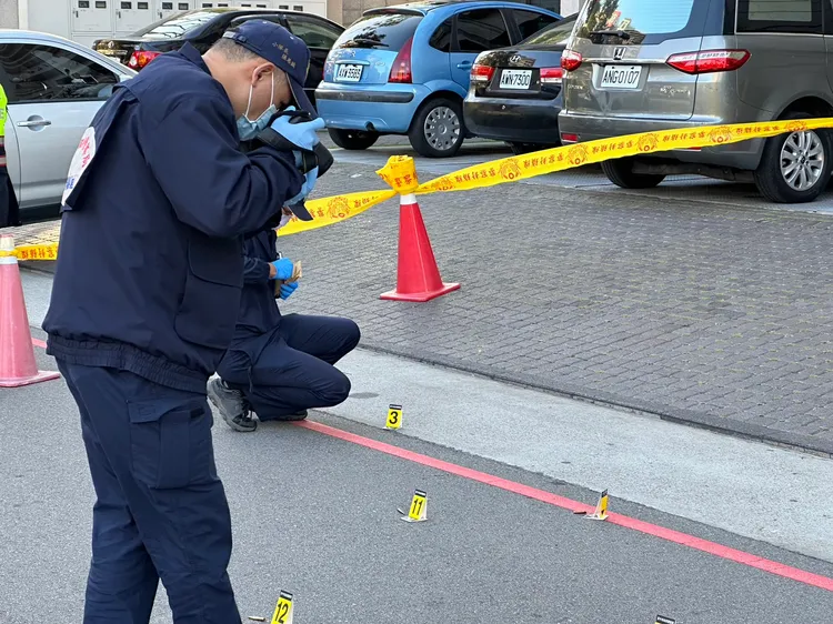 詹嫌共對空開了11槍、另有3發子彈掉落。民眾提供