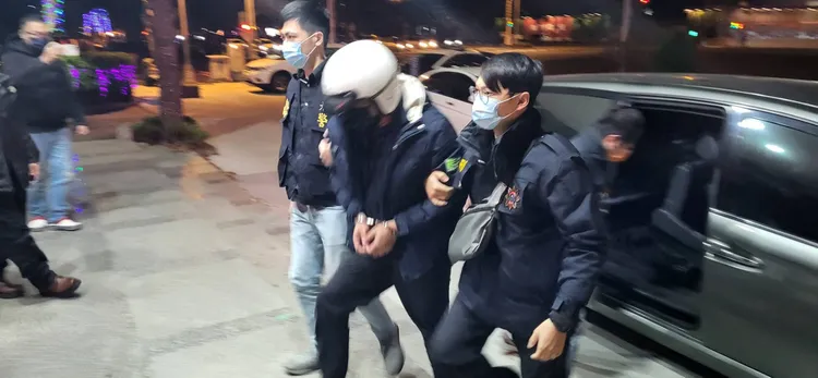 詹嫌昨晚被押回台中市第六分局偵訊。警方提供